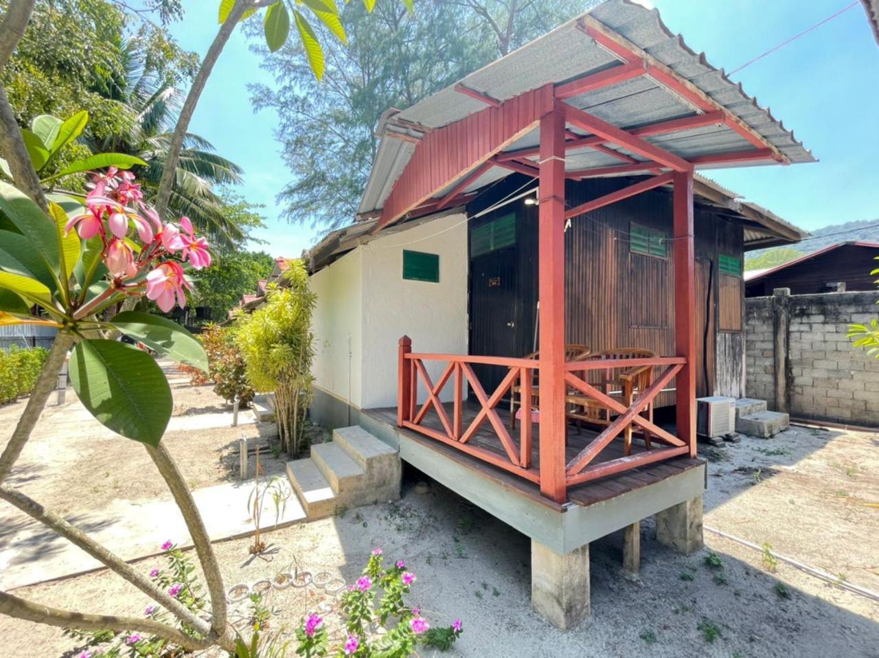 B'First Chalet Perhentian Island Ξενοδοχείο Kampung Kuala Besut Εξωτερικό φωτογραφία